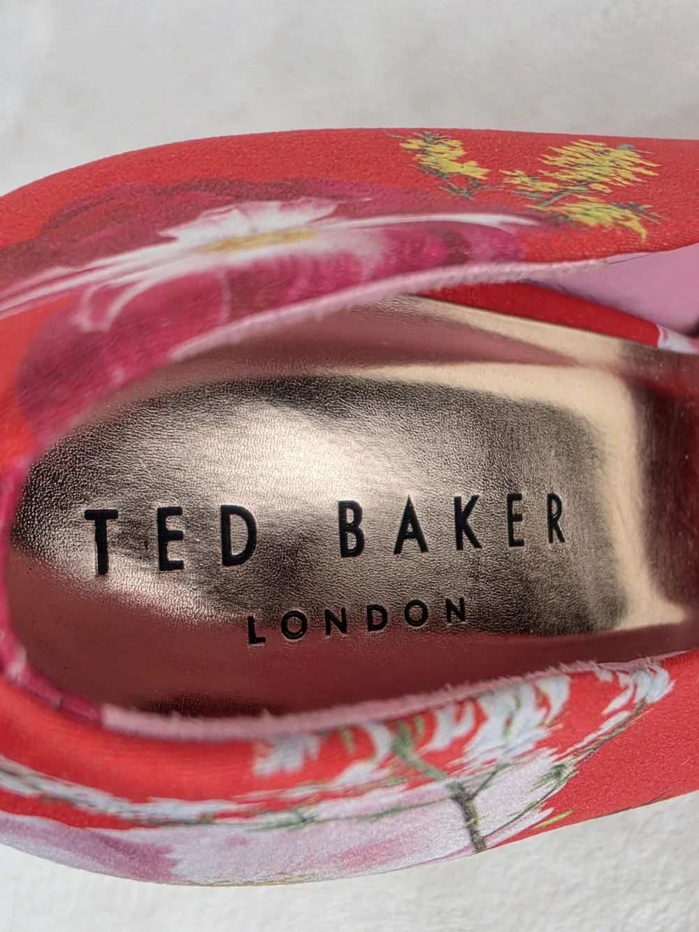 Ted Baker London Kawaap Red Floral Satin Pumps Womens 40.5 Gold Cap Heel